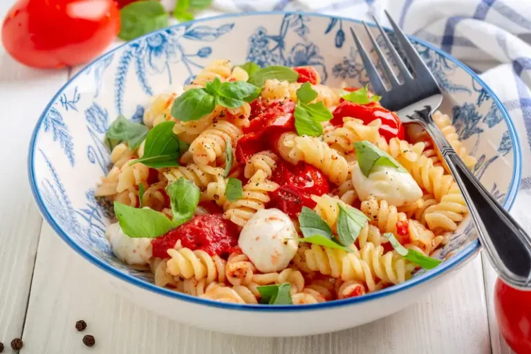 15-Minute Caprese Pasta