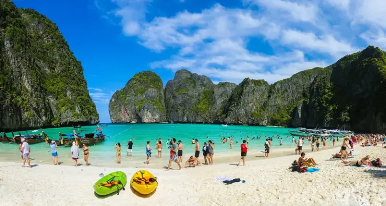 Phuket, Thailand: A Mix of Bustle and Serenity