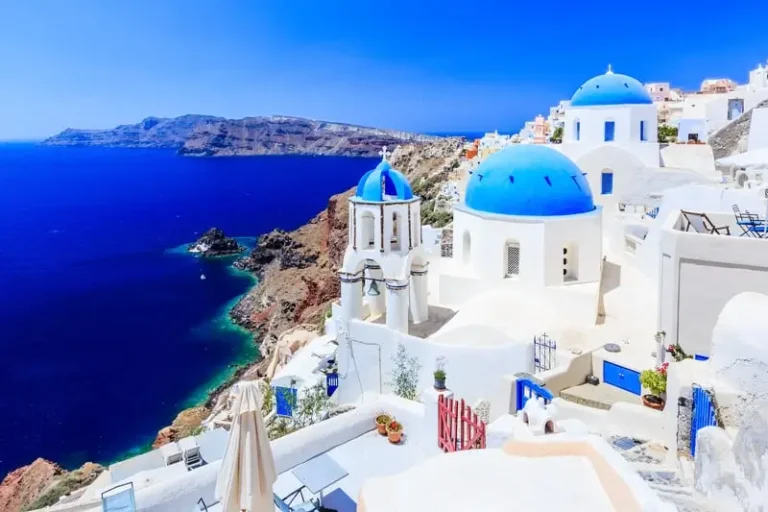 Santorini, Greece: The Iconic Beach Destination