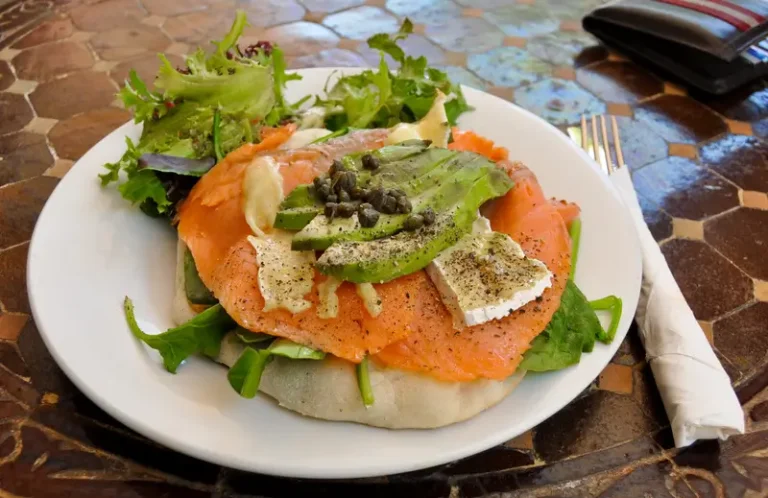 Rice Cakes with Avocado and Smoked Salmon